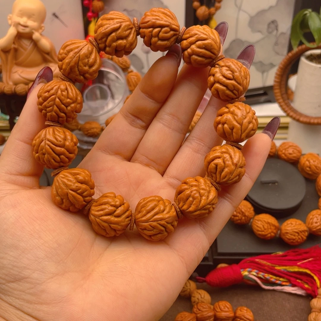 秦***嶺手串桃核红红火火。红红火火