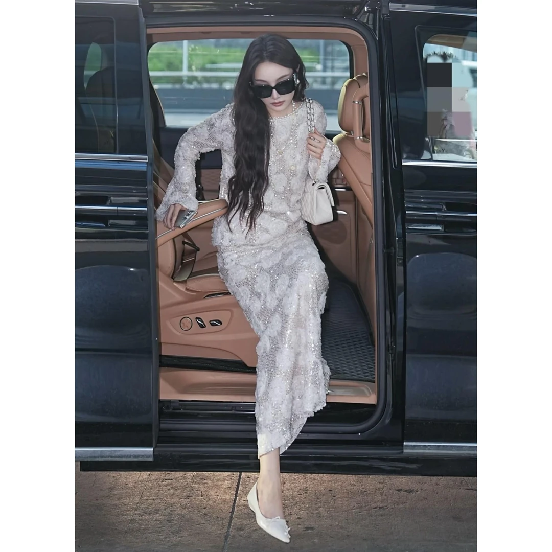 初秋清冷富家千金穿搭重要场合高端精致小香风白色亮片连衣裙套装