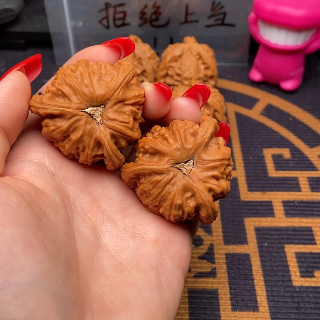 文玩核桃吊坠用****4白狮