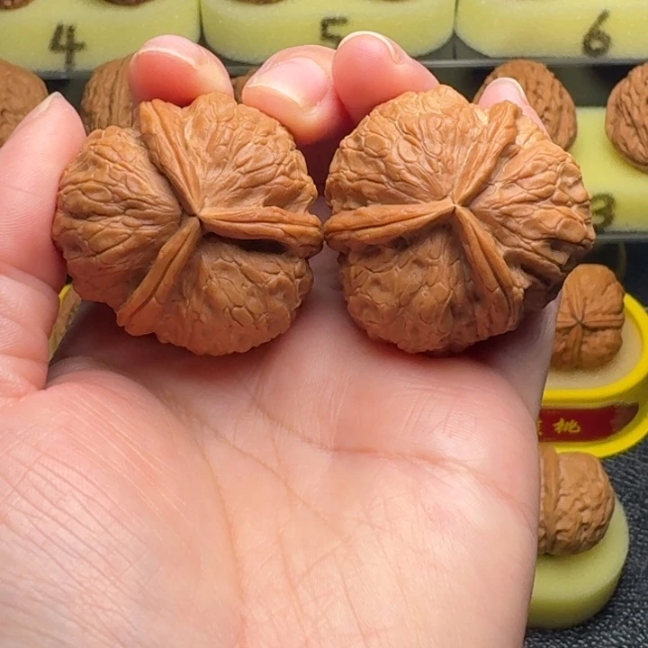 卢***水文玩核桃把件金莽炸三