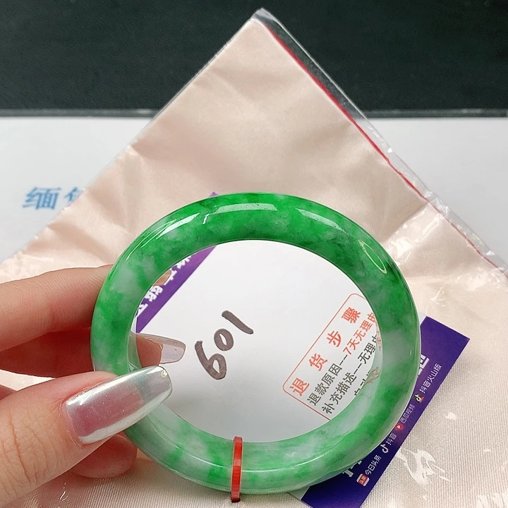 翡翠手镯未镶嵌翡翠手镯