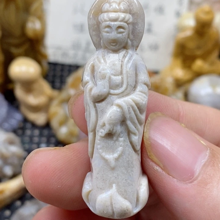 颈饰未镶嵌硅化珊瑚（珊瑚玉）