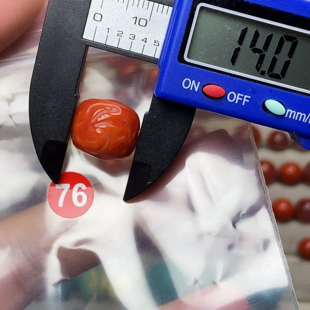 南红玛瑙未镶嵌南红玛瑙有瑕疵