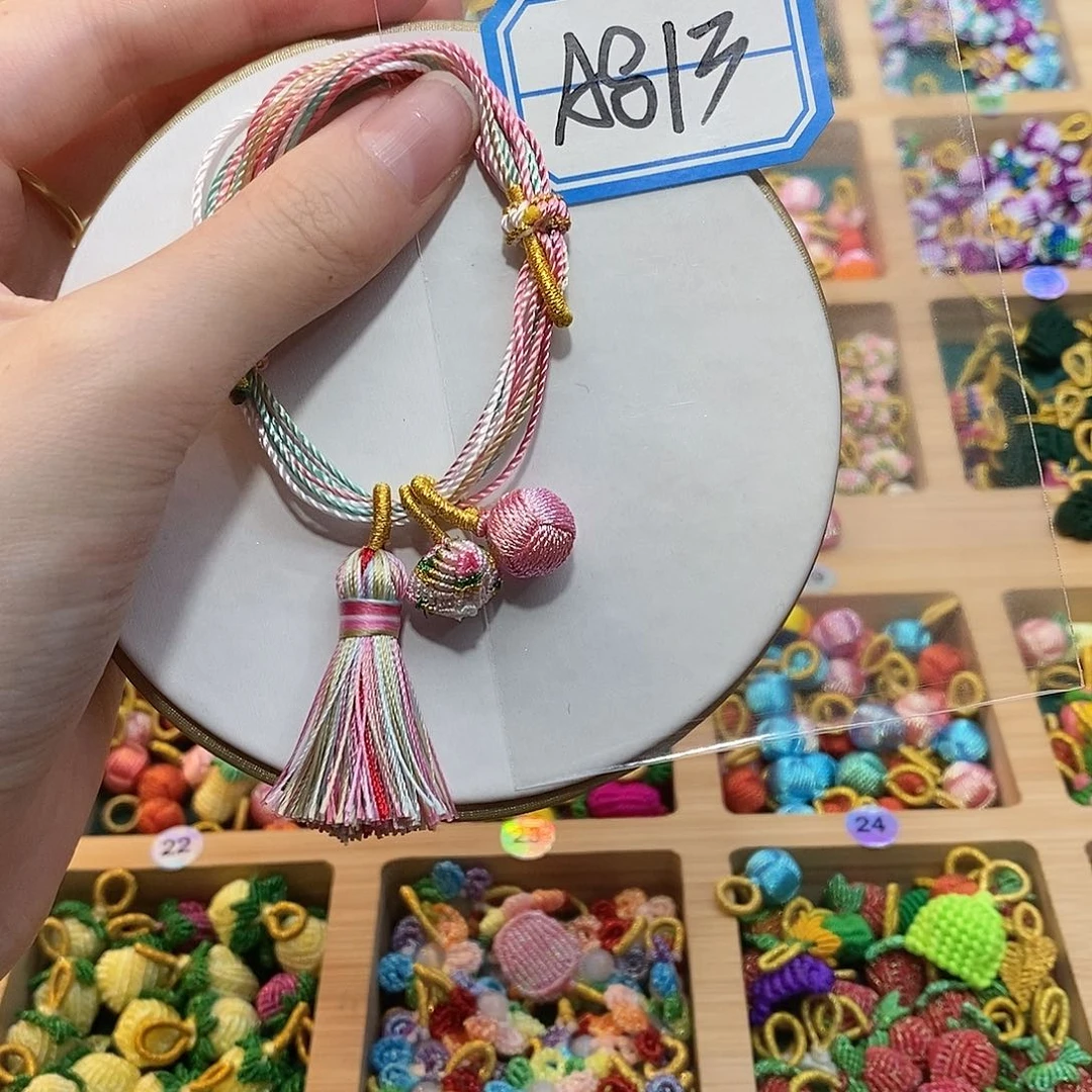 布艺非金属设计款手绳