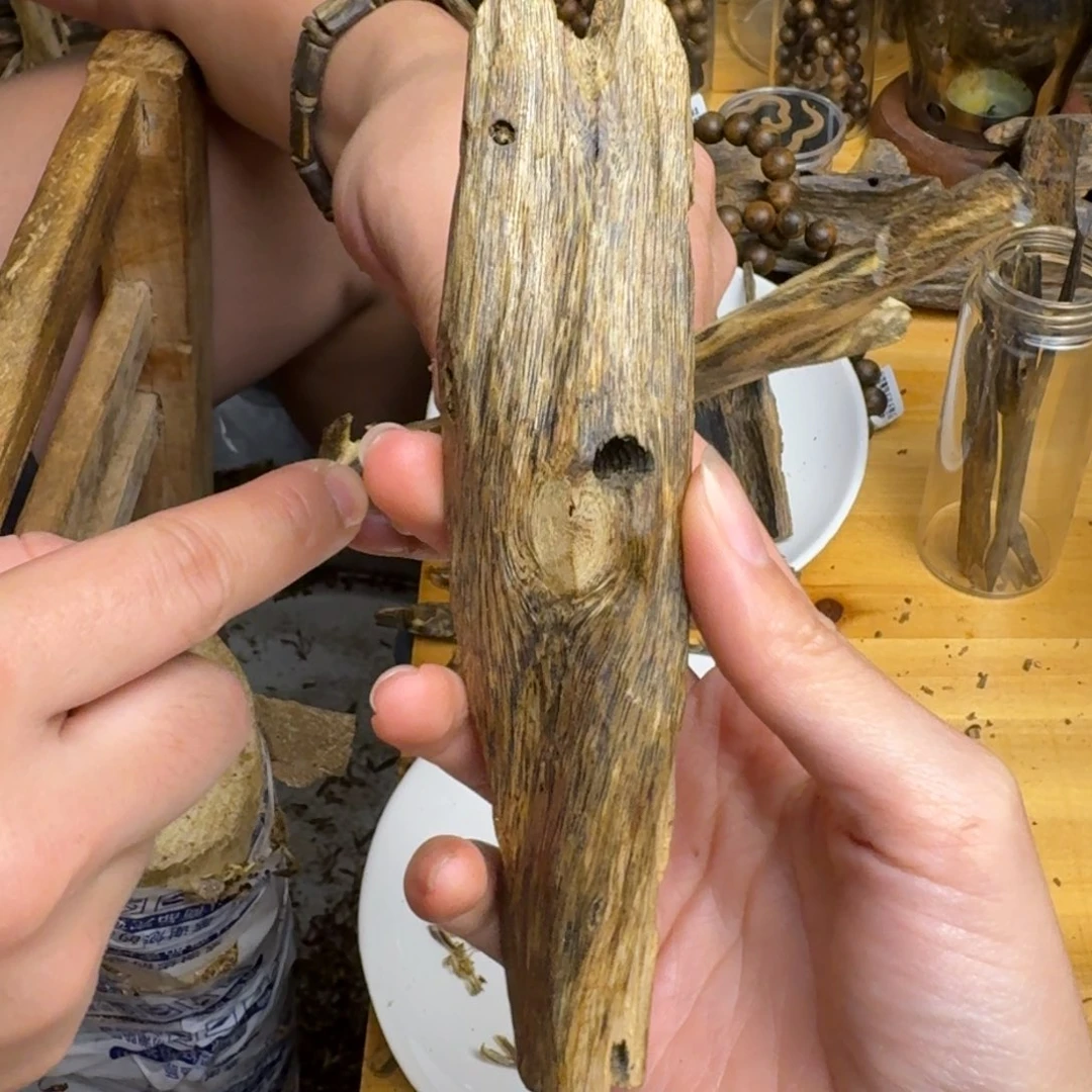 沉香手把件陆河品种块料34克
