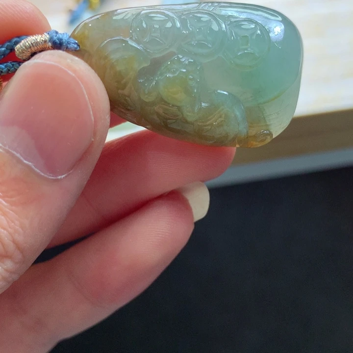 翡翠未镶嵌颈饰吊坠