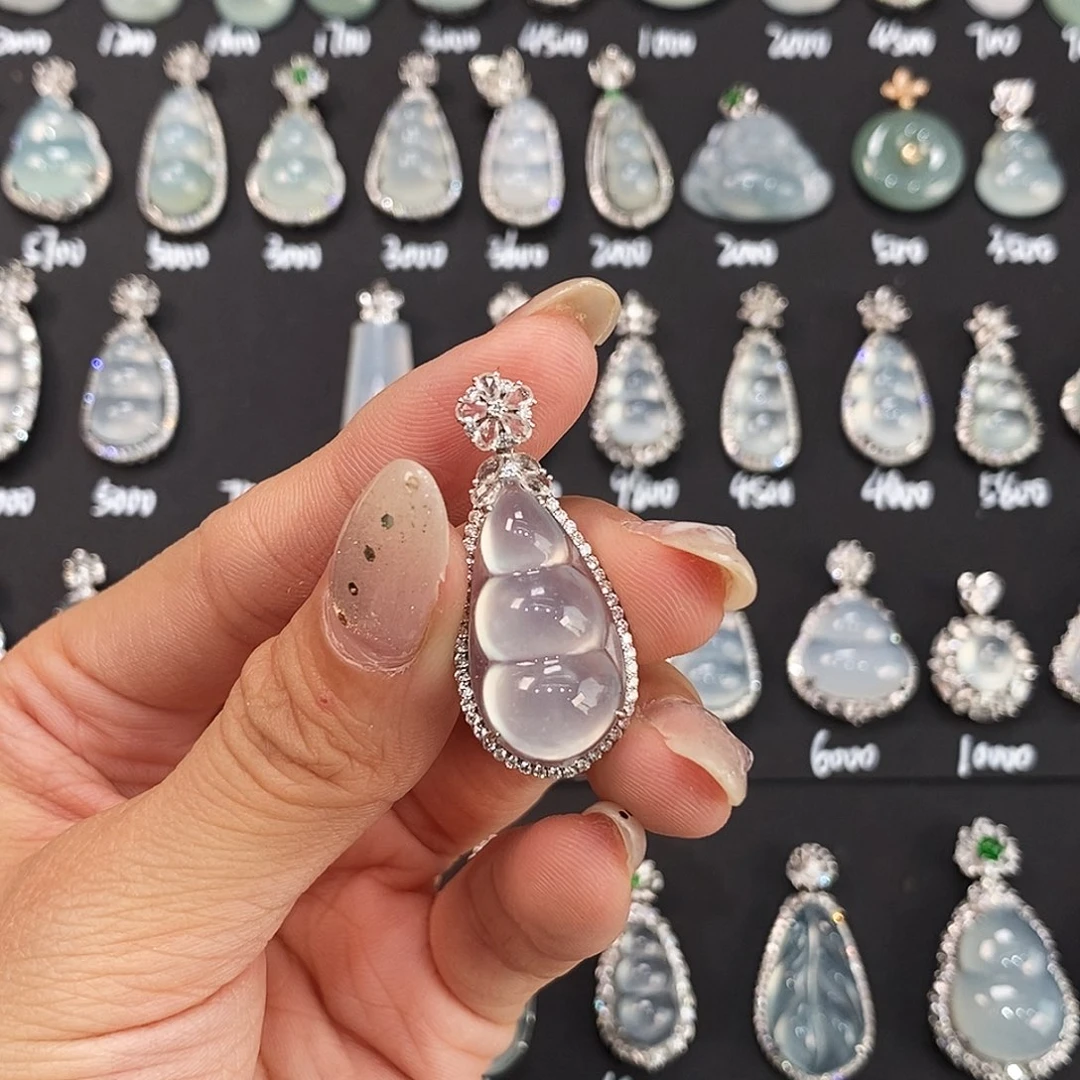 颈饰18K金镶嵌翡翠洛***锦天然缅甸A货翡翠福豆