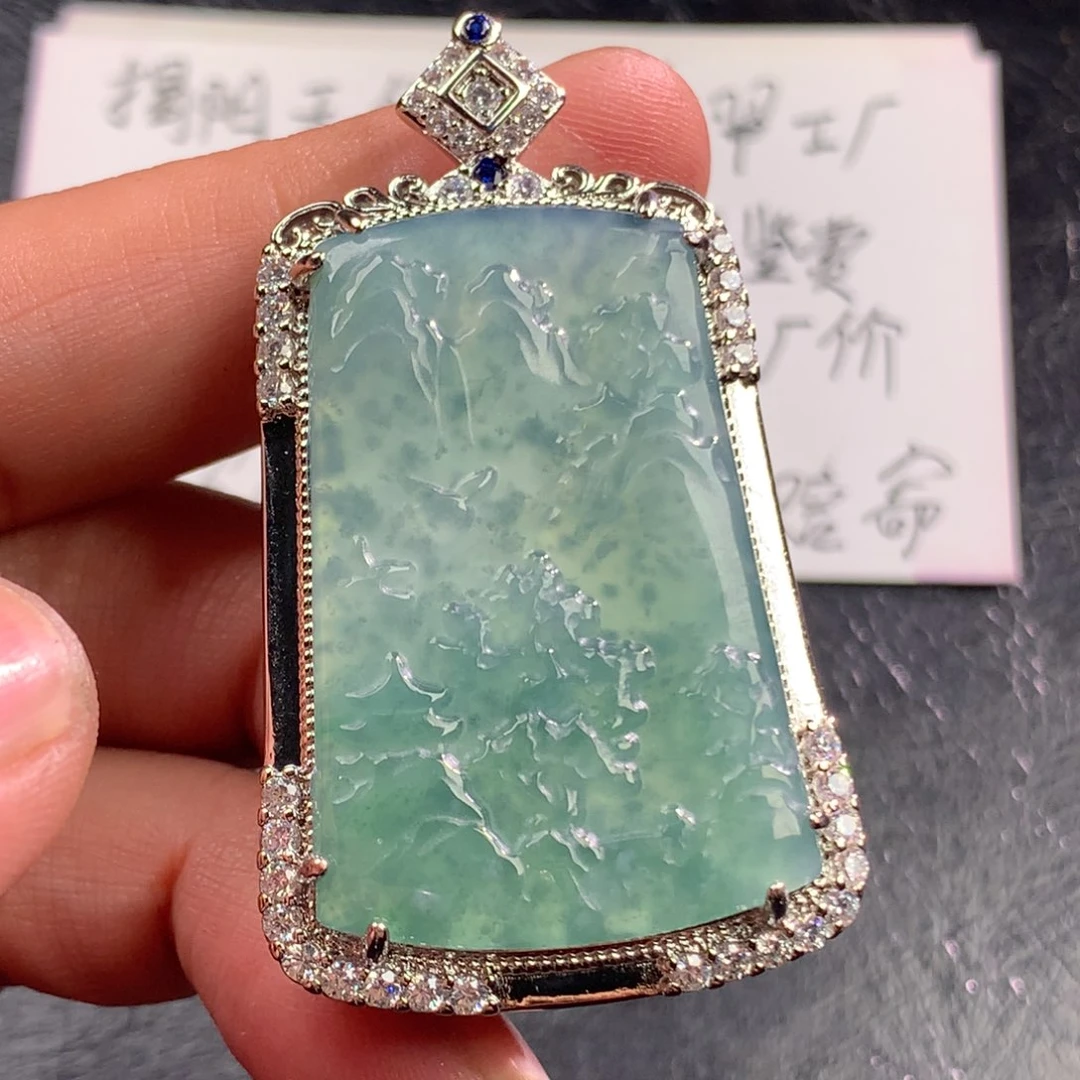 翡翠未镶嵌颈饰山水