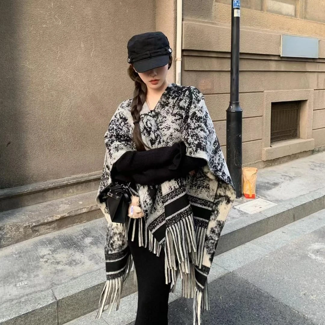 【水墨东方美学】花纹披肩围巾长款冬季氛围感保暖百搭时尚感双面