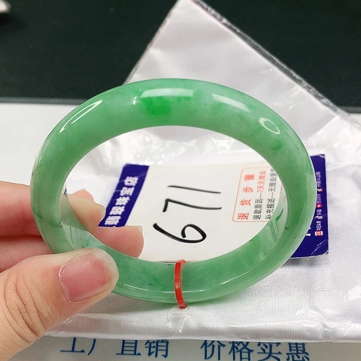 翡翠手镯未镶嵌翡翠