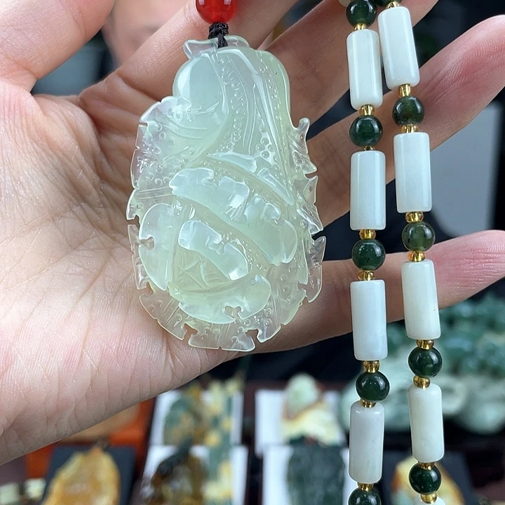 蛇纹石玉颈饰未镶嵌