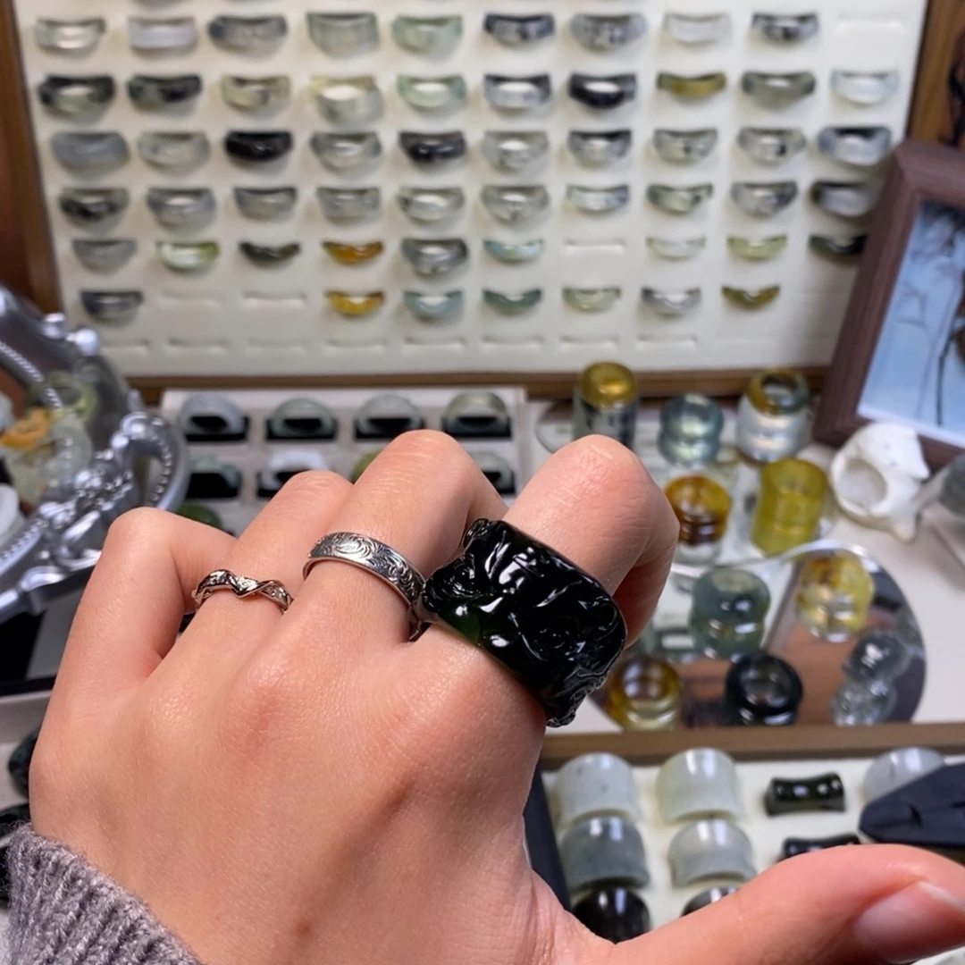 小****蛇纹石玉未镶嵌戒指