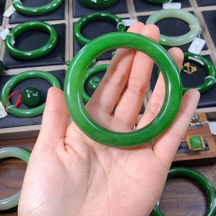 未镶嵌手镯和田玉（碧玉）