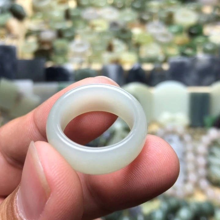 和田玉颈饰未镶嵌花**❀