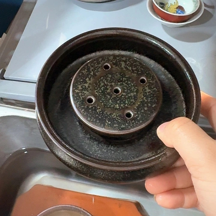 主人杯一个，瓷。。品茗