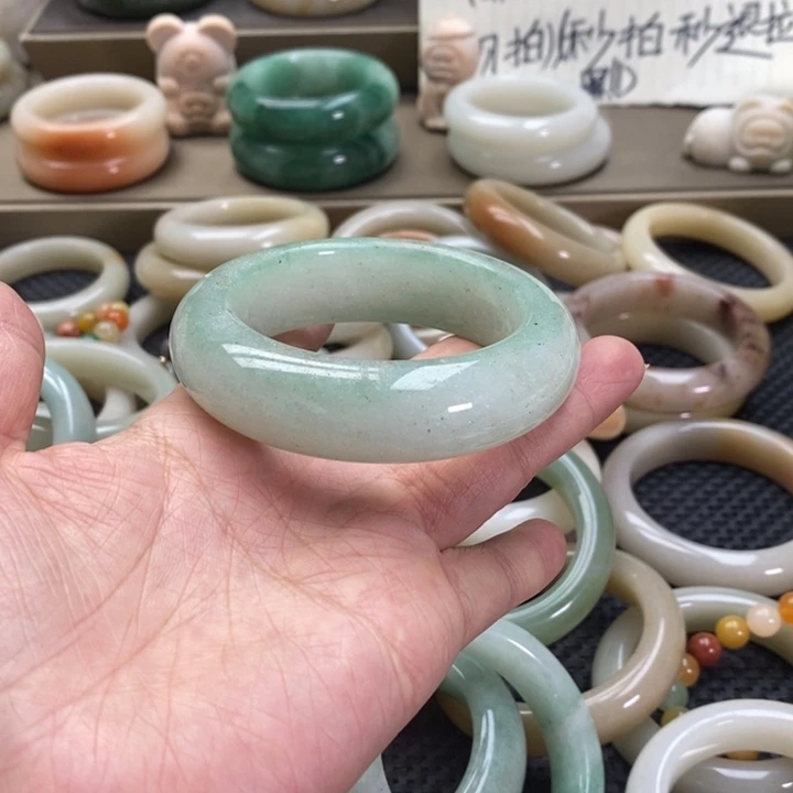 石英质玉未镶嵌手镯