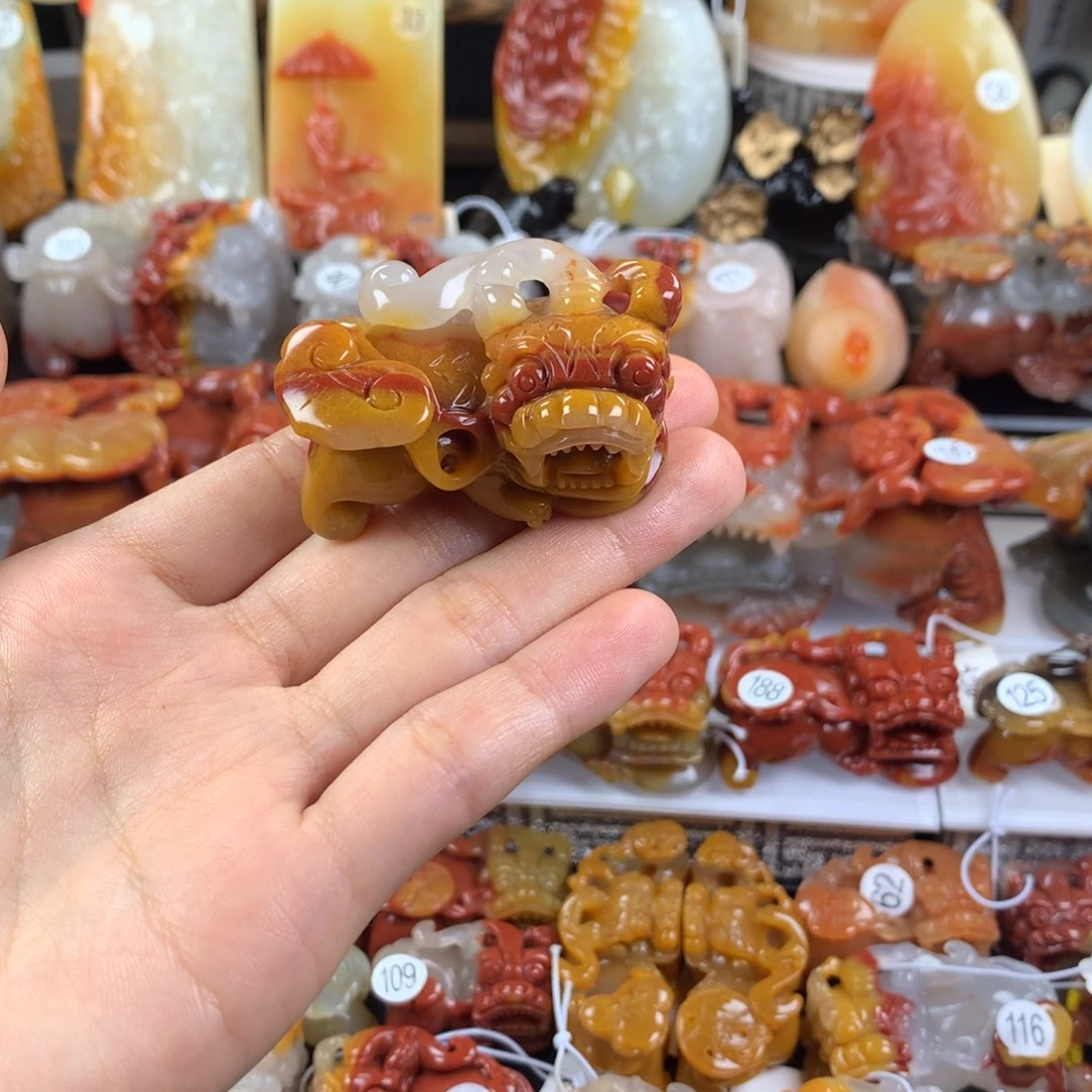 石英质玉（黄龙玉）未镶嵌挂件