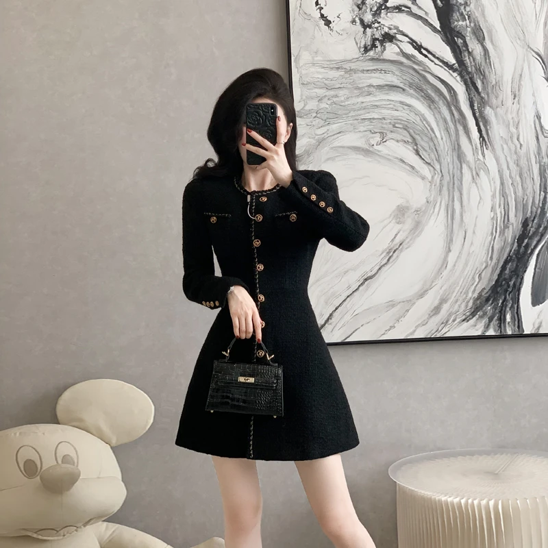 新款毛呢秋冬时尚通勤显瘦圆领长袖连衣裙气质收腰黑色中长款裙子