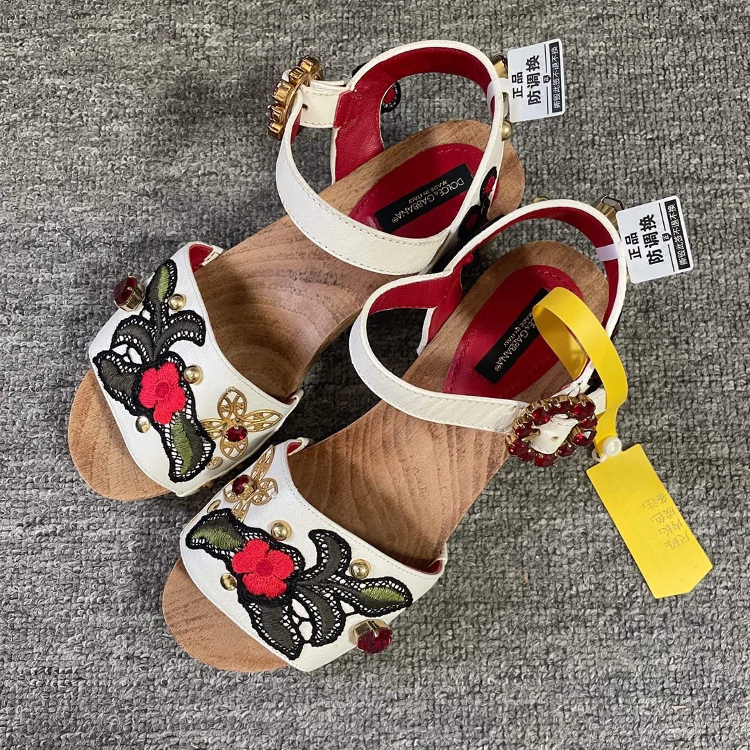 95新 maje DG 刺绣时尚粗跟凉鞋  35码/12649