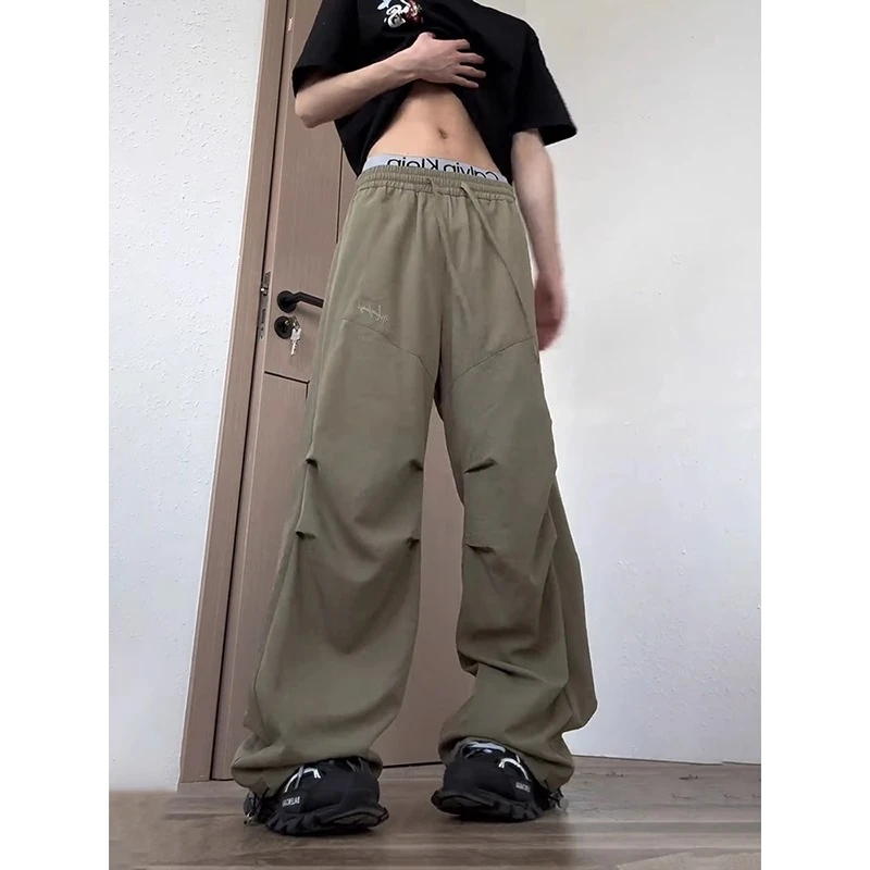 军绿色夏日轻薄裤子男款宽松休闲直筒褶皱伞兵裤设计感冰丝阔腿裤