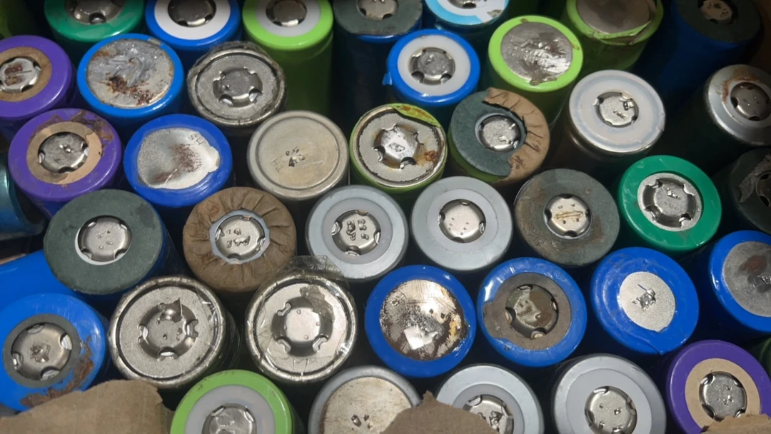 拆机32650电池5个（有锈迹）