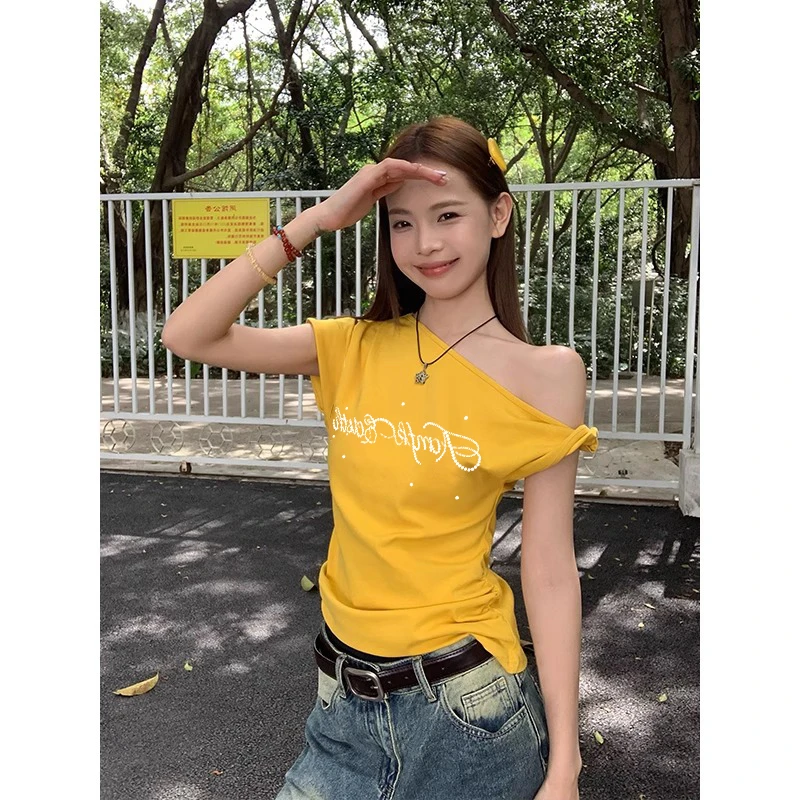 WRXS 姜黄色斜肩扭结短袖t恤女夏季辣妹烫钻露肩设计感修身上衣