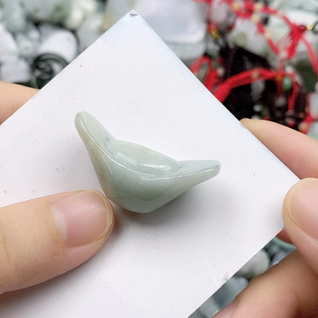 翡翠未镶嵌颈饰元宝