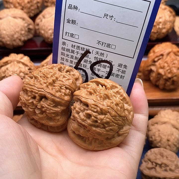 博***博桃核吊坠白狮子头42