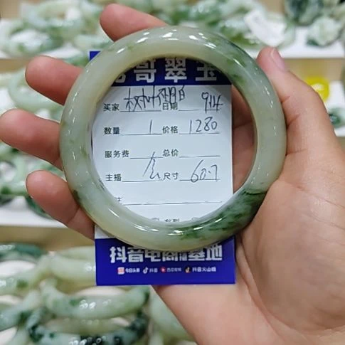 树***白未镶嵌透闪石-蛇纹石玉手镯