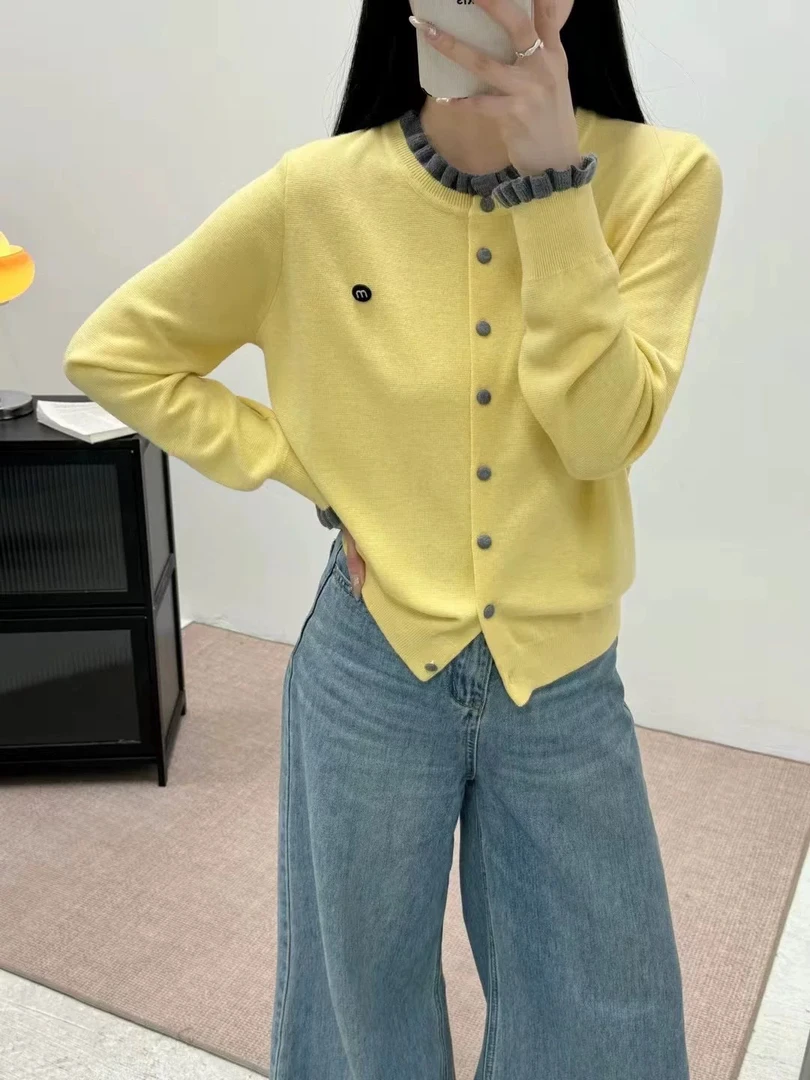 甜美拼色木耳边针织开衫春季女装温柔风字母胸标装饰显瘦毛衣外套