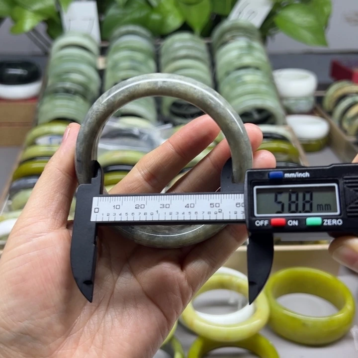 蛇纹石玉未镶嵌手镯37