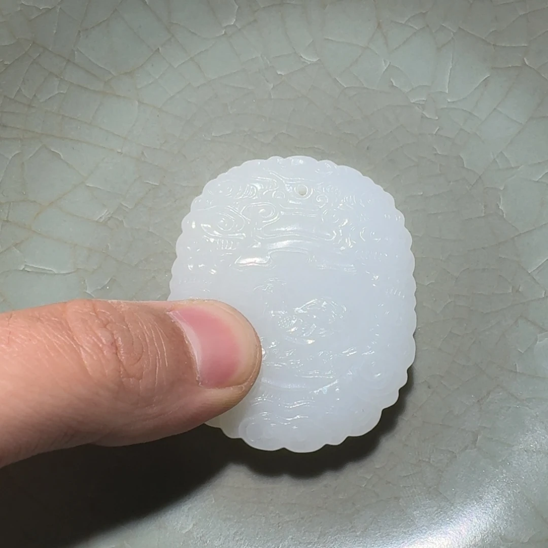 在***坊和田玉未镶嵌颈饰