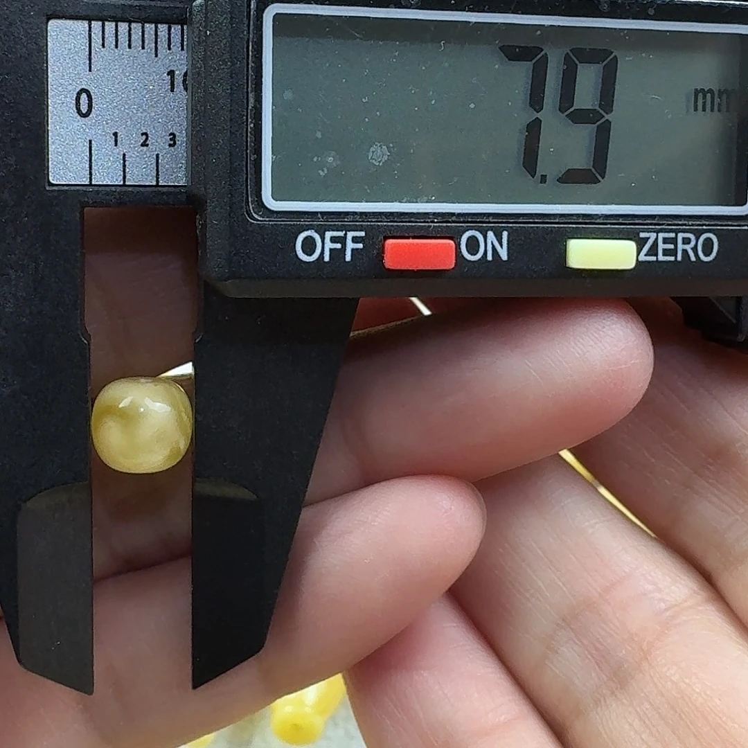 哥***？蜜蜡未镶嵌裸石16