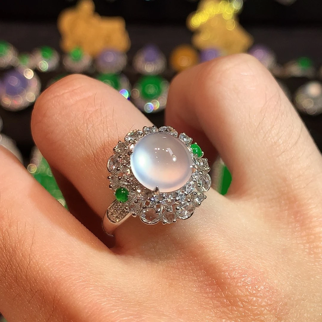 翡翠18K金镶嵌戒指玻璃种茅台白蛋面戒指