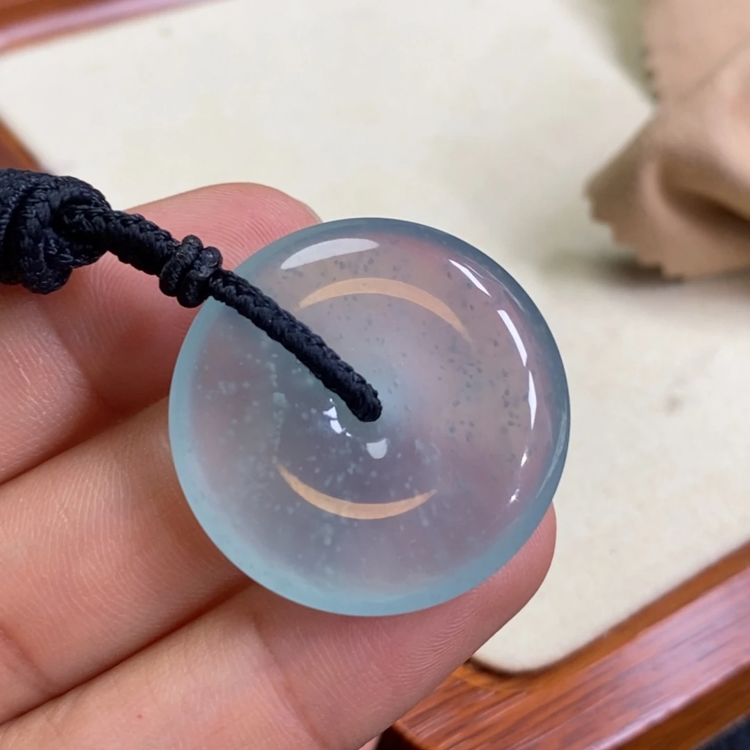 翡翠未镶嵌颈饰平安扣