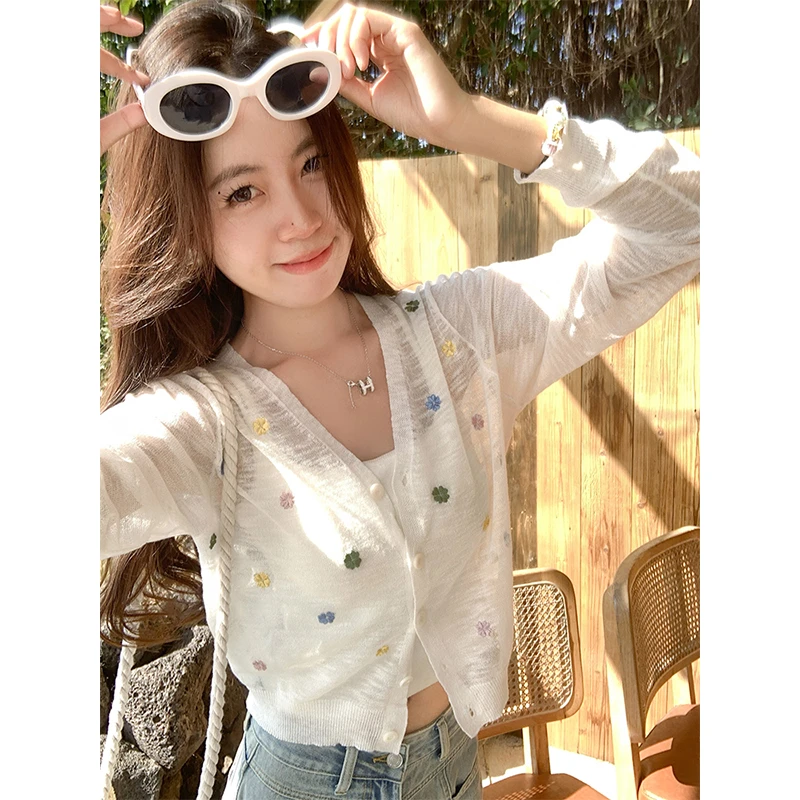 曾小咸韩系百搭彩色绣花白色短款开衫Z251MZH0669