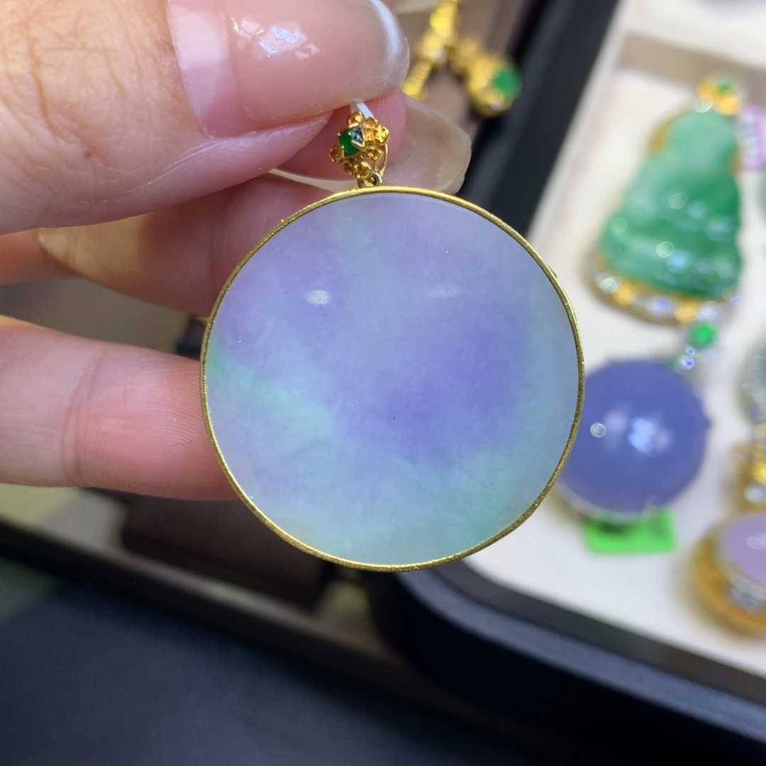 翡翠18K金镶嵌颈饰