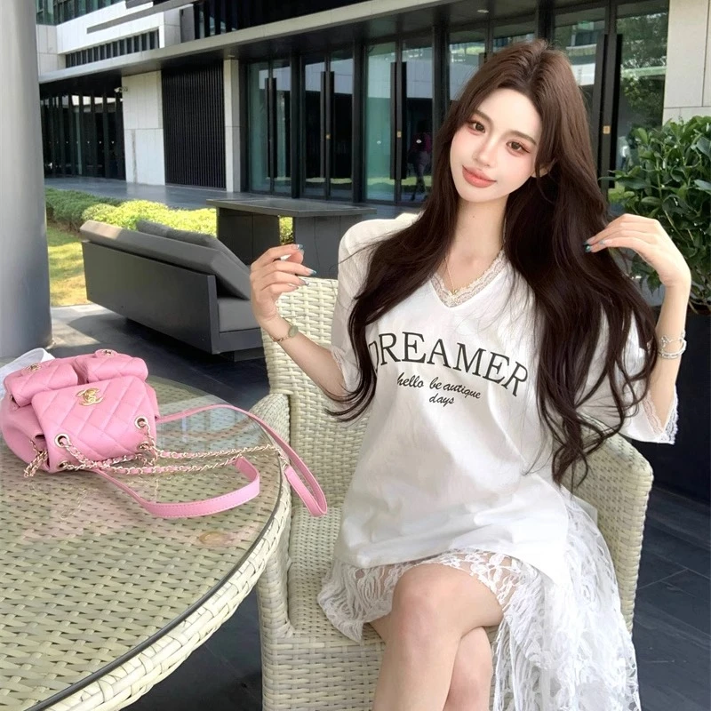 休闲字母印花短袖上衣V领T恤夏季新款不规则蕾丝拼接半身裙套装女