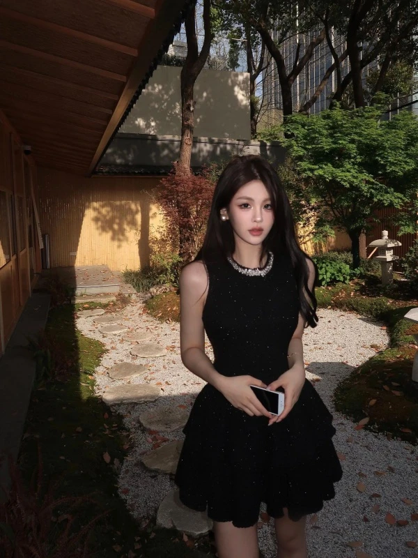 法式小香风黑色细闪背心连衣裙女高级感名媛气质收腰生日蛋糕短裙