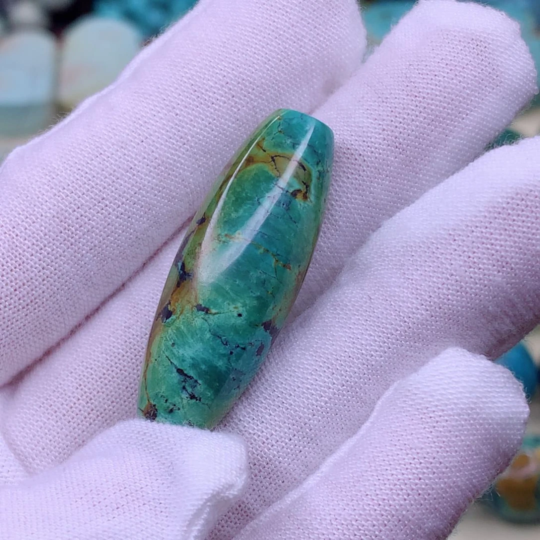 绿松石颈饰未镶嵌
