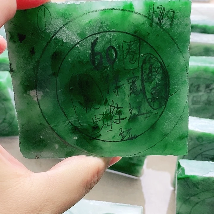 陈***红手镯石英质玉未镶嵌定制产品
