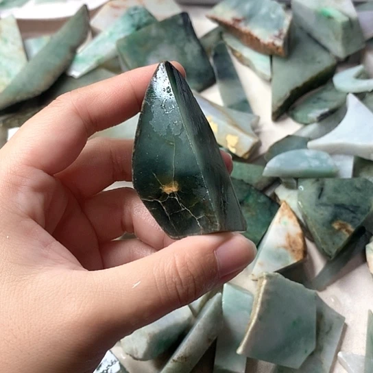 翡翠挂件未镶嵌小*翠翡翠原石