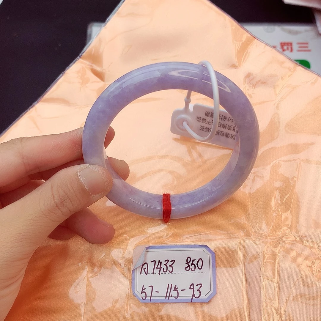 翡翠手镯未镶嵌翡翠