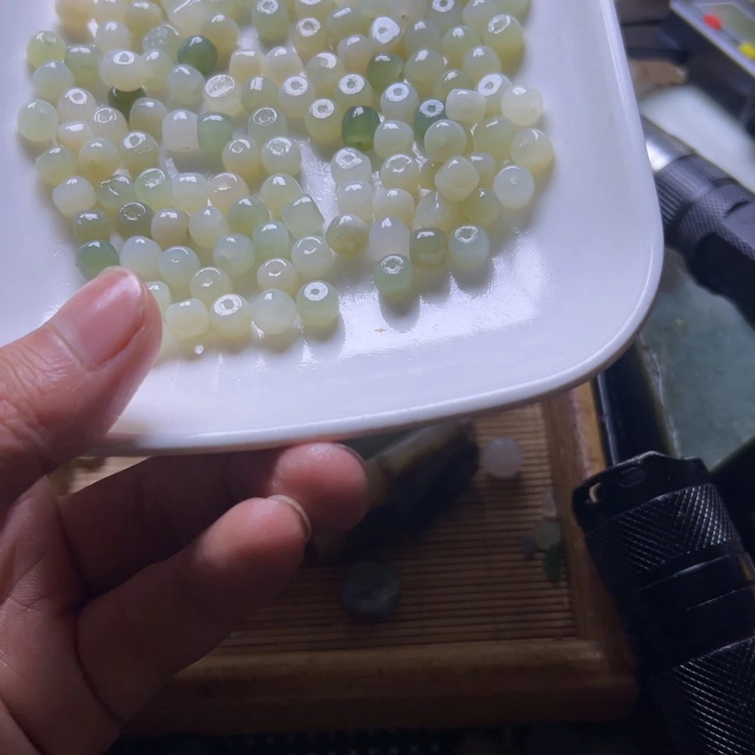 徐***三和田玉（糖玉）未镶嵌挂件