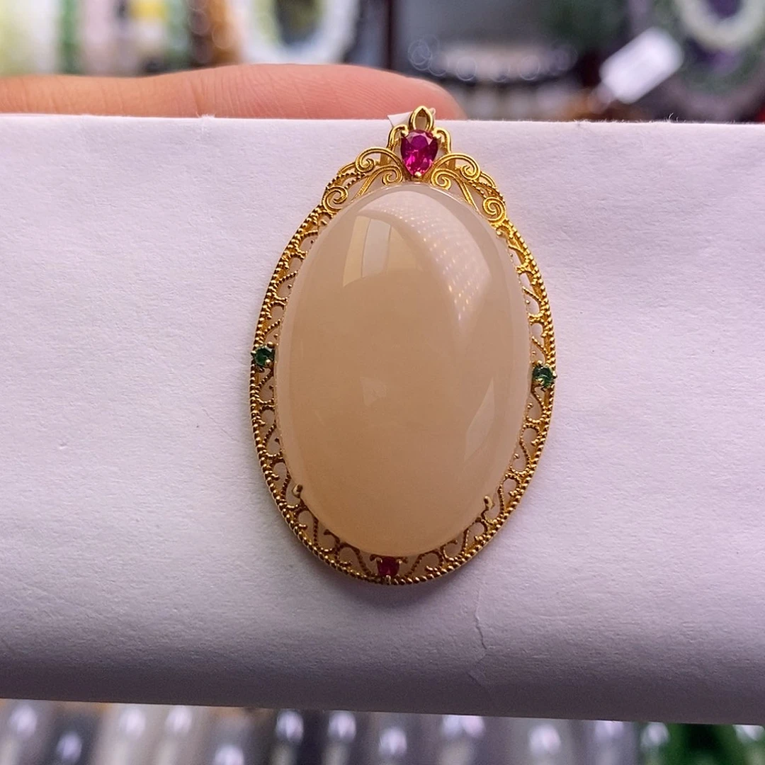 颈饰未镶嵌和田玉毕业级老坑料浓红粉金镶鸽子蛋清货