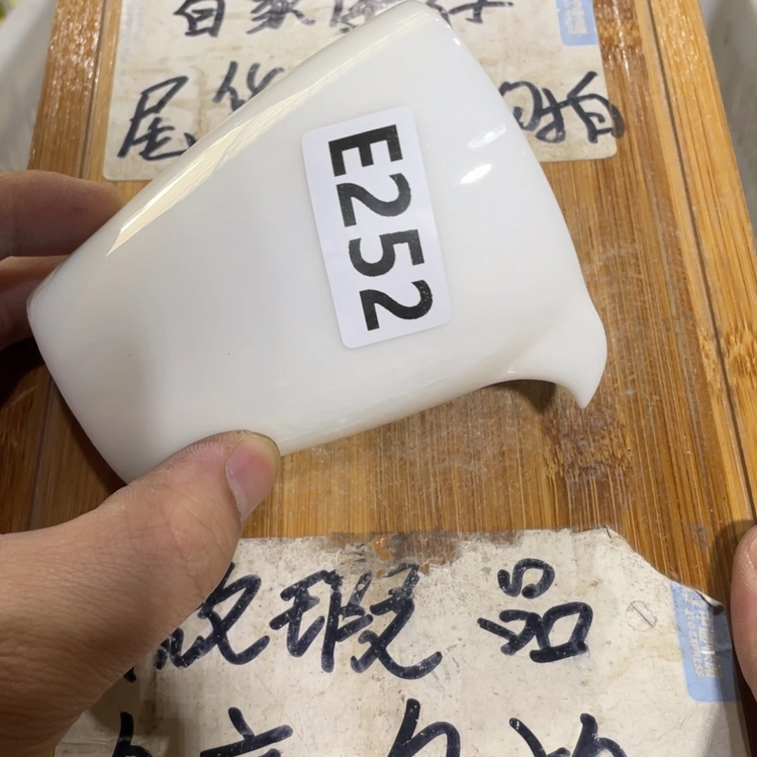 微瑕疵介意勿拍陶瓷器皿A659