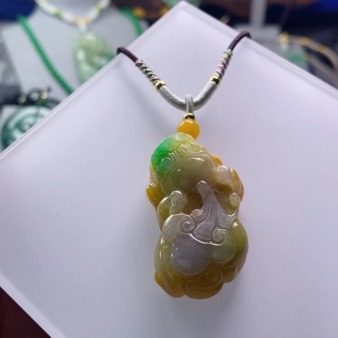 翡翠未镶嵌吊坠(赠链)