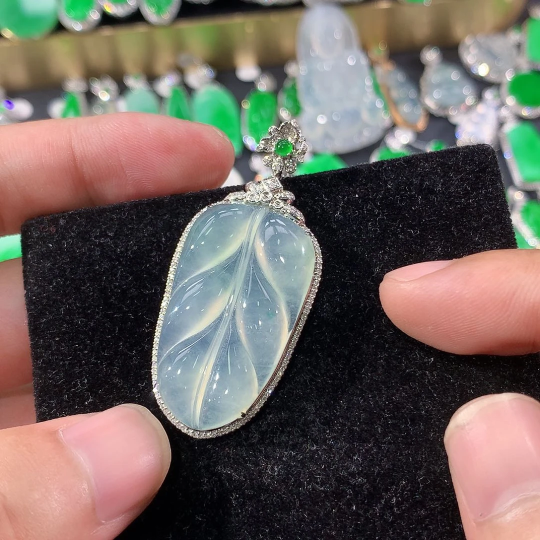 翡翠18K金镶嵌颈饰