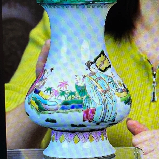 9980 清光绪五彩人物琵琶尊