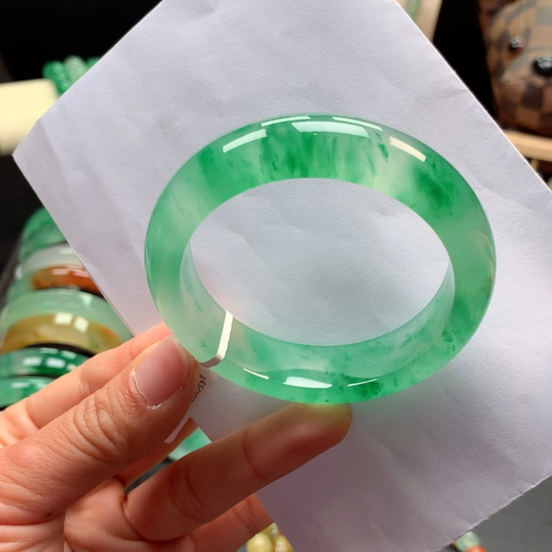 【闪购商品】未镶嵌手镯石英质玉